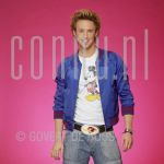 21-01-2004 Charly Luske at studio in Amsterdam, on behalf of musical Love me just a little bit more.

[keywords]Posed, Half Length, Eyecontact, Smiling[/keywords]